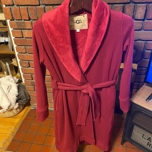 Used once amazing quality robe size S-M fro Ugg